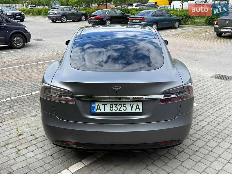 Лифтбек Tesla Model S 2017 в Ивано-Франковске