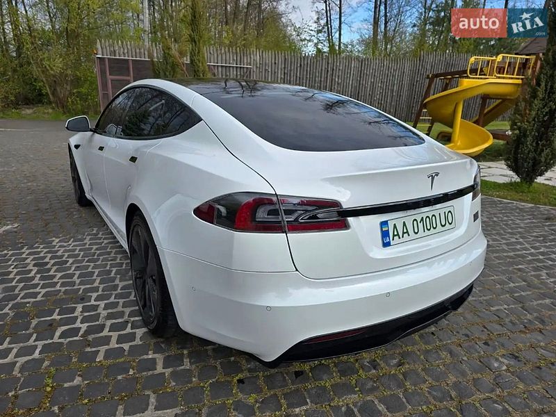 Ліфтбек Tesla Model S 2022 в Бучі