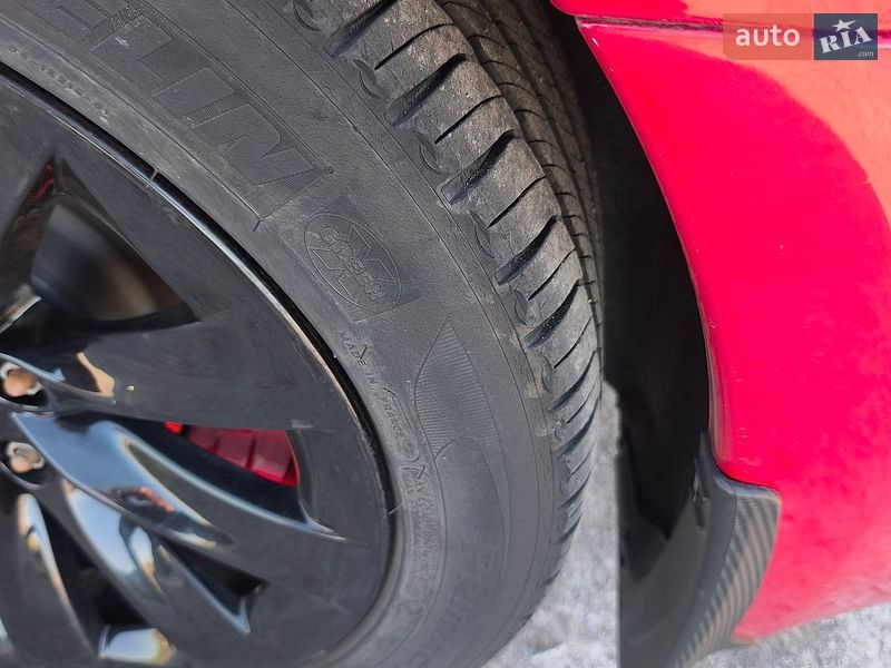 Лифтбек Tesla Model S 2018 в Виннице