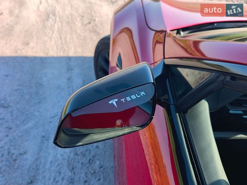 Лифтбек Tesla Model S 2018 в Виннице