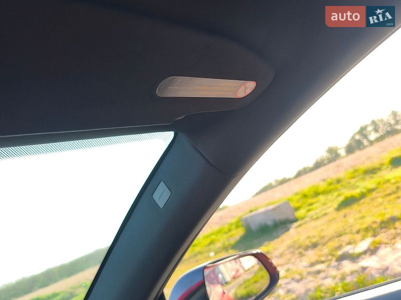 Лифтбек Tesla Model S 2018 в Виннице