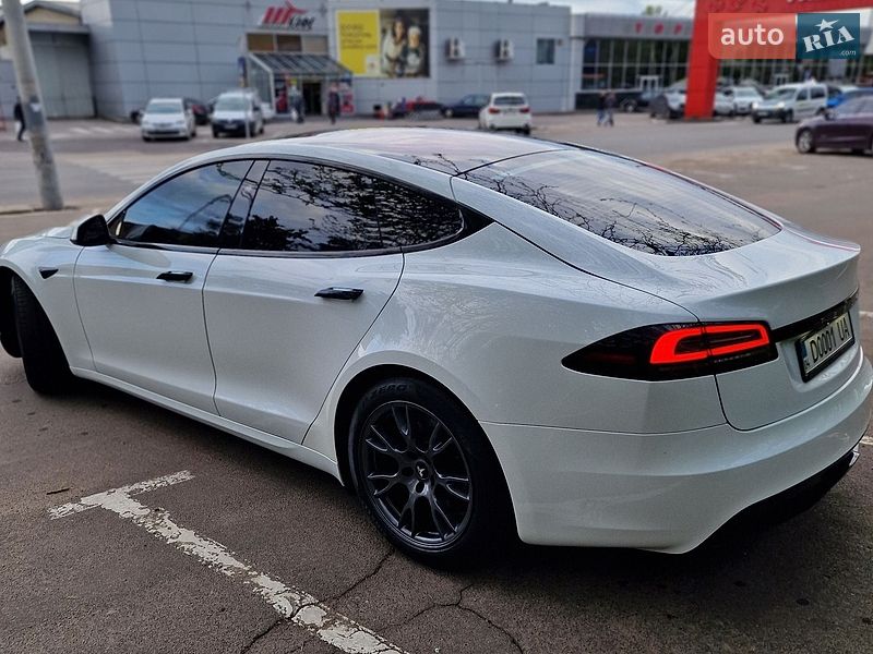 Лифтбек Tesla Model S 2023 в Одессе