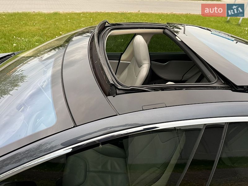 Лифтбек Tesla Model S 2015 в Львове