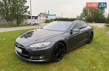 Лифтбек Tesla Model S 2015 в Львове