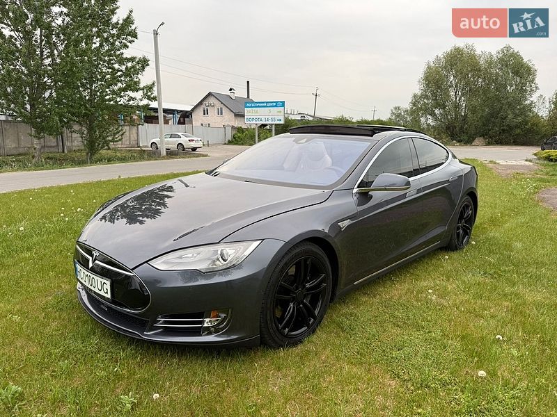 Лифтбек Tesla Model S 2015 в Львове
