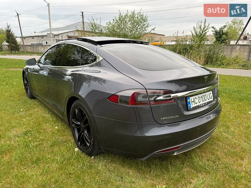 Лифтбек Tesla Model S 2015 в Львове