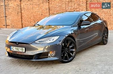 Лифтбек Tesla Model S 2017 в Дубно