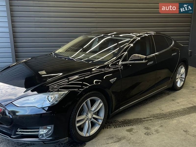 Ліфтбек Tesla Model S 2014 в Києві