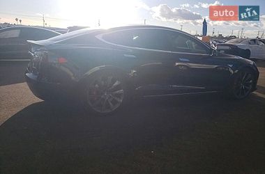 Лифтбек Tesla Model S 2016 в Львове