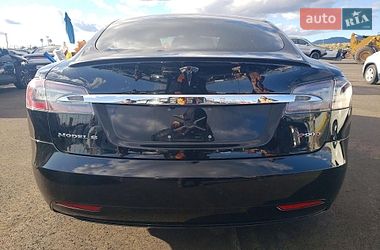 Лифтбек Tesla Model S 2016 в Львове