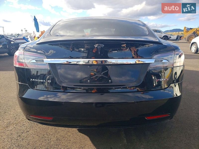 Лифтбек Tesla Model S 2016 в Львове