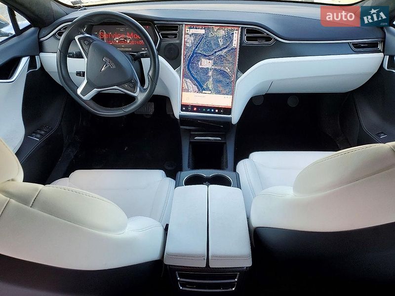 Лифтбек Tesla Model S 2017 в Львове