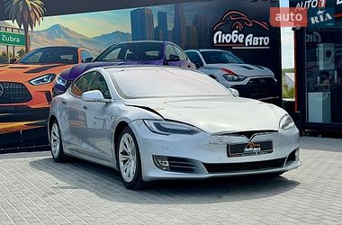 Лифтбек Tesla Model S 2018 в Львове