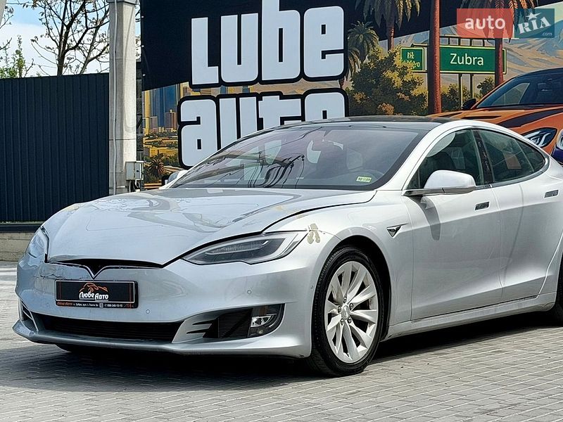 Лифтбек Tesla Model S 2018 в Львове