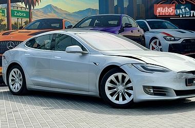 Лифтбек Tesla Model S 2018 в Львове