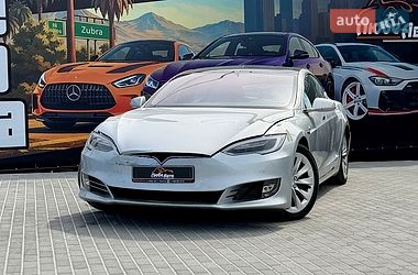 Лифтбек Tesla Model S 2018 в Львове