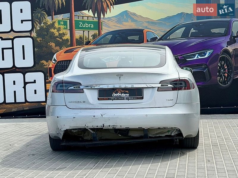 Лифтбек Tesla Model S 2018 в Львове