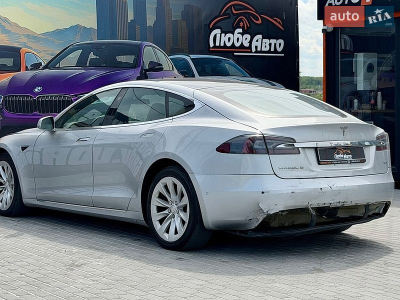 Лифтбек Tesla Model S 2018 в Львове