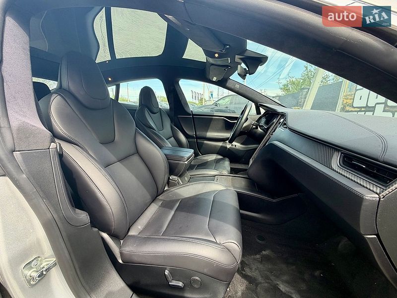 Лифтбек Tesla Model S 2018 в Львове