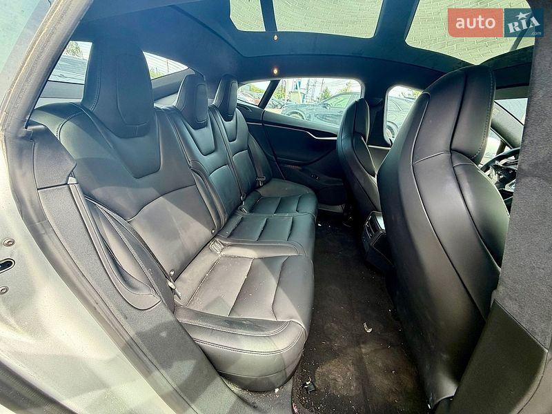 Лифтбек Tesla Model S 2018 в Львове