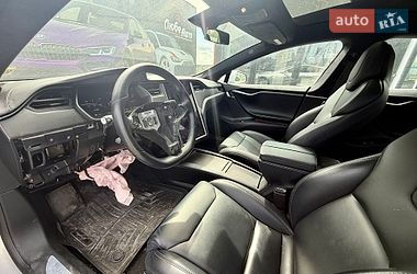 Лифтбек Tesla Model S 2018 в Львове