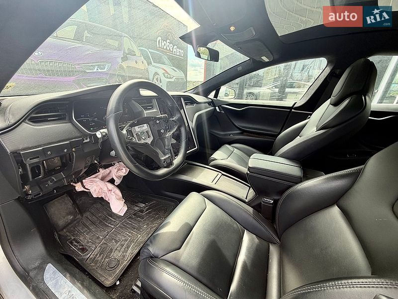 Лифтбек Tesla Model S 2018 в Львове