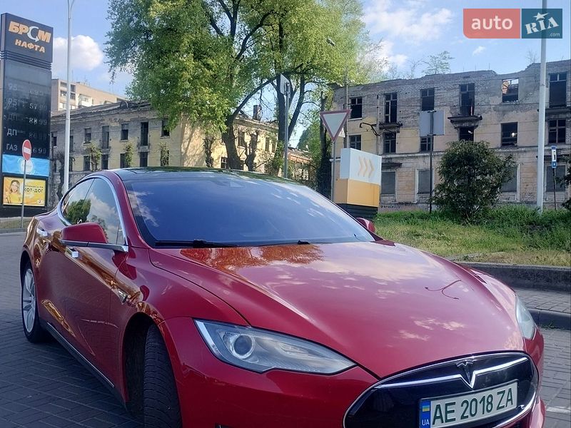Лифтбек Tesla Model S 2016 в Каменском