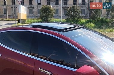 Лифтбек Tesla Model S 2016 в Каменском