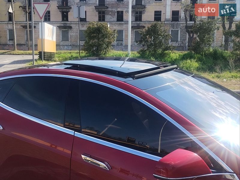 Лифтбек Tesla Model S 2016 в Каменском