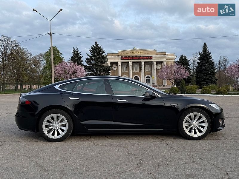 Ліфтбек Tesla Model S 2018 в Запоріжжі