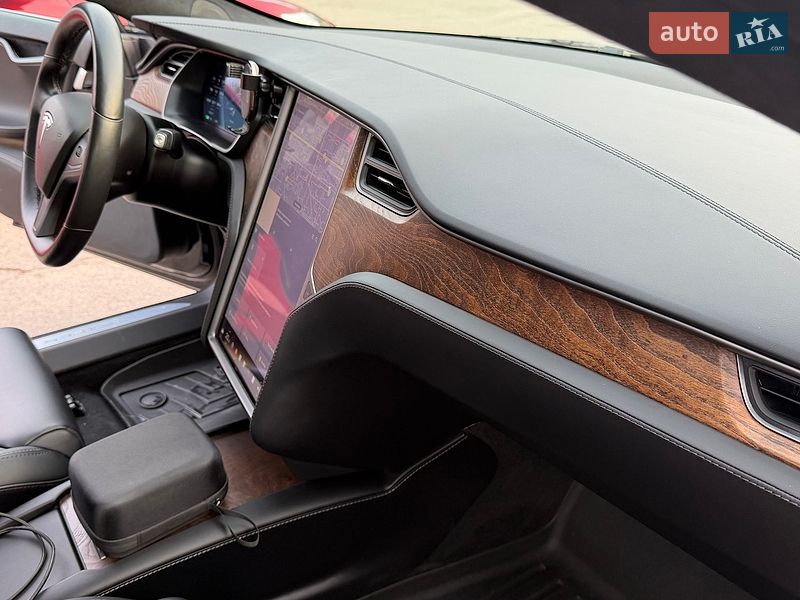 Ліфтбек Tesla Model S 2018 в Запоріжжі