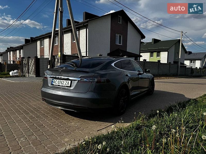 Лифтбек Tesla Model S 2014 в Ровно