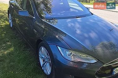 Лифтбек Tesla Model S 2016 в Львове