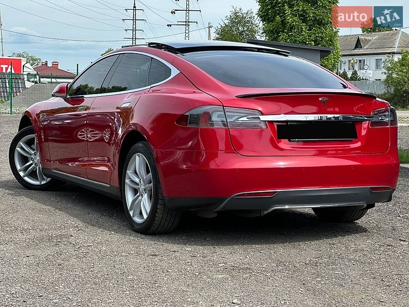 Лифтбек Tesla Model S 2014 в Ужгороде