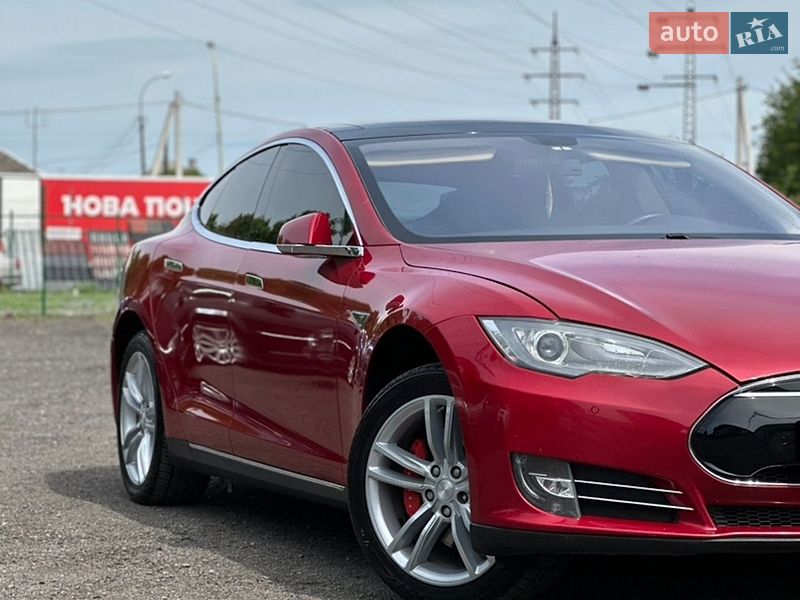 Лифтбек Tesla Model S 2014 в Ужгороде