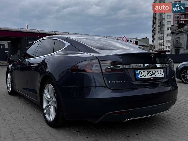 Лифтбек Tesla Model S 2015 в Львове