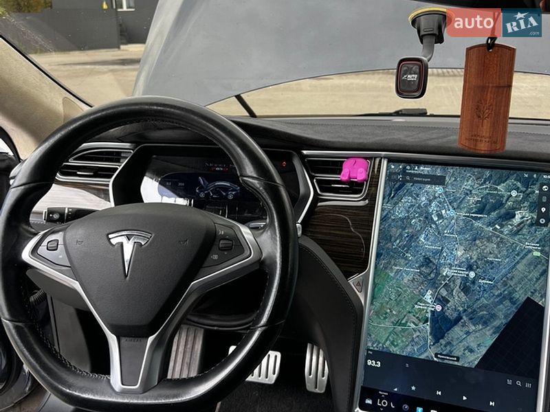 Лифтбек Tesla Model S 2015 в Львове
