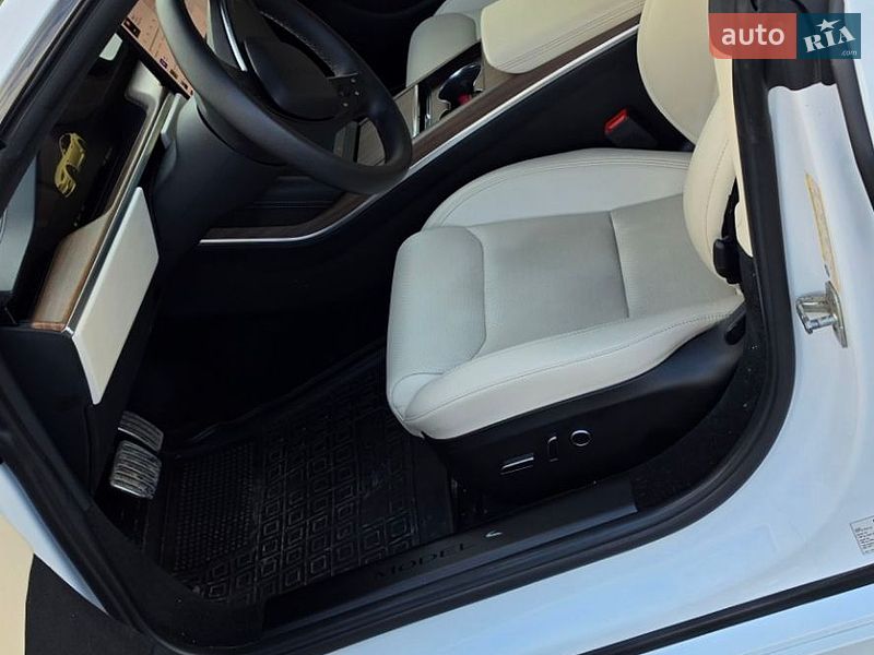 Ліфтбек Tesla Model S 2024 в Дніпрі