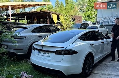 Лифтбек Tesla Model S 2021 в Киеве