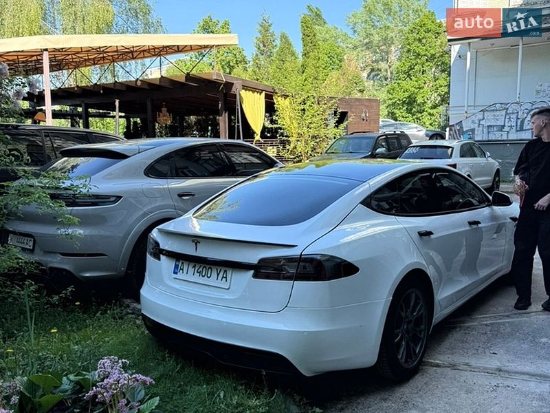 Лифтбек Tesla Model S 2021 в Киеве