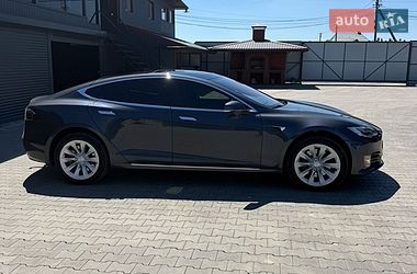 Лифтбек Tesla Model S 2017 в Умани