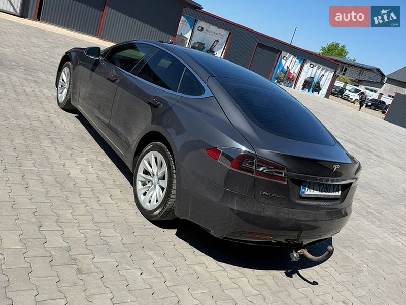 Лифтбек Tesla Model S 2017 в Умани