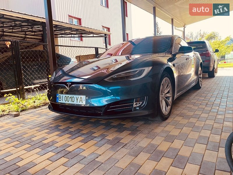 Лифтбек Tesla Model S 2017 в Кременчуге