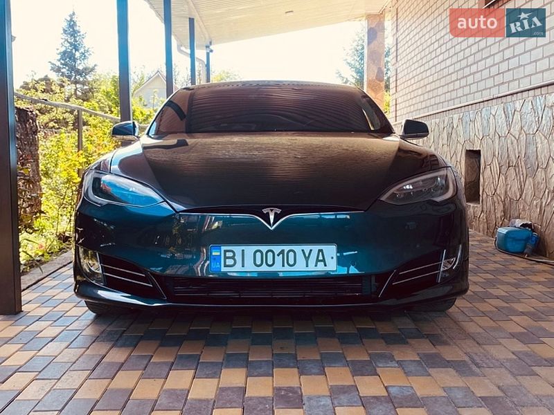Лифтбек Tesla Model S 2017 в Кременчуге
