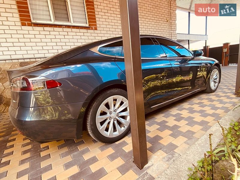 Лифтбек Tesla Model S 2017 в Кременчуге