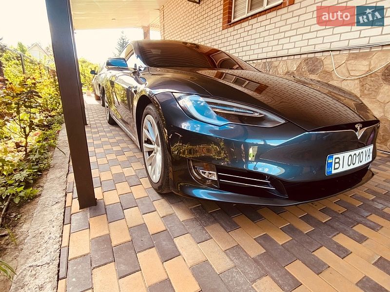 Лифтбек Tesla Model S 2017 в Кременчуге