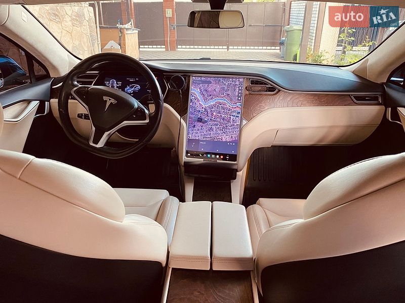 Лифтбек Tesla Model S 2017 в Кременчуге