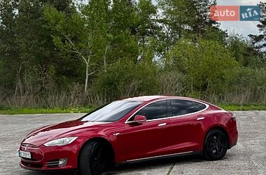 Ліфтбек Tesla Model S 2015 в Львові