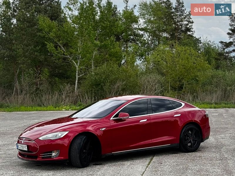 Tesla Model S 2015
