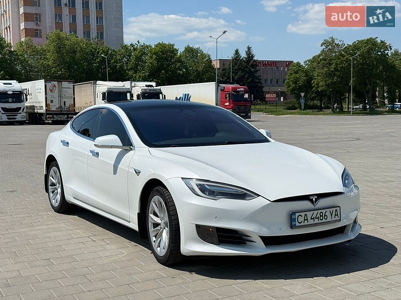 Ліфтбек Tesla Model S 2017 в Черкасах